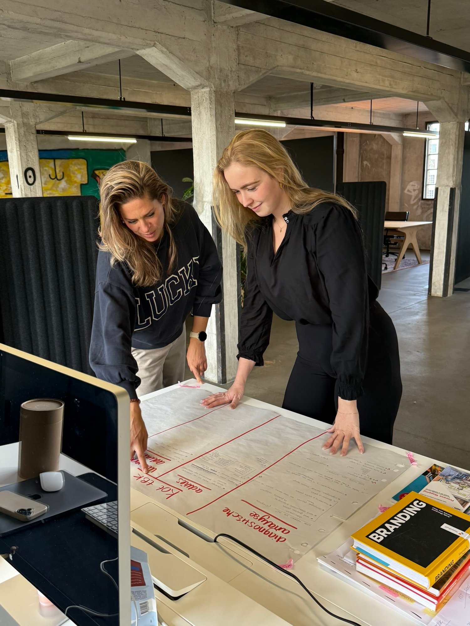 fee en cynthia overleg